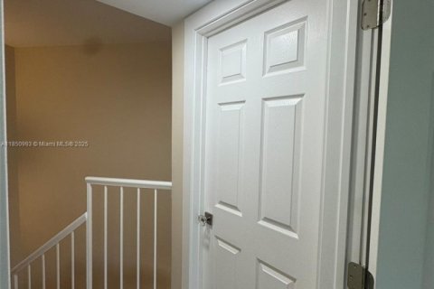 Townhouse in Miami, Florida 2 bedrooms, 92.9 sq.m. № 1854762 - photo 28