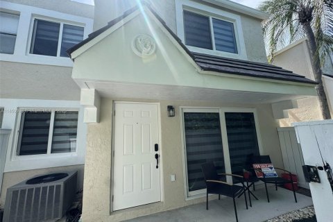 Townhouse in Miami, Florida 2 bedrooms, 92.9 sq.m. № 1854762 - photo 1
