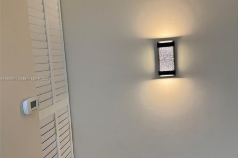 Townhouse in Miami, Florida 2 bedrooms, 92.9 sq.m. № 1854762 - photo 26