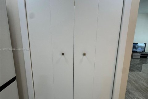 Townhouse in Miami, Florida 2 bedrooms, 92.9 sq.m. № 1854762 - photo 18