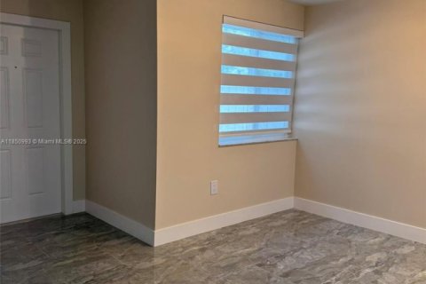 Townhouse in Miami, Florida 2 bedrooms, 92.9 sq.m. № 1854762 - photo 12