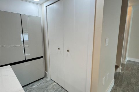 Townhouse in Miami, Florida 2 bedrooms, 92.9 sq.m. № 1854762 - photo 16