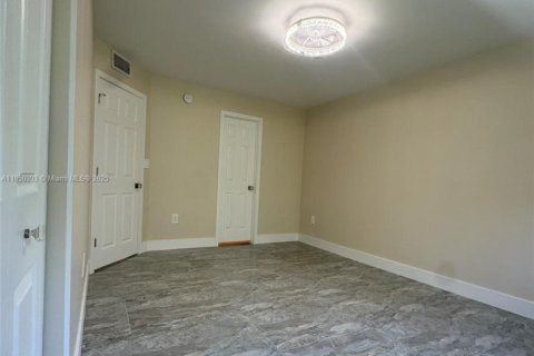 Townhouse in Miami, Florida 2 bedrooms, 92.9 sq.m. № 1854762 - photo 2