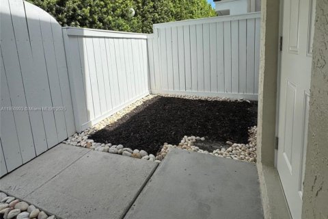 Townhouse in Miami, Florida 2 bedrooms, 92.9 sq.m. № 1854762 - photo 8