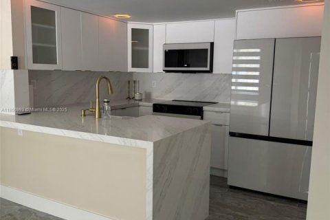 Townhouse in Miami, Florida 2 bedrooms, 92.9 sq.m. № 1854762 - photo 20