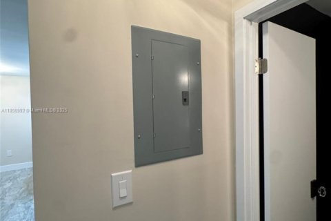 Townhouse in Miami, Florida 2 bedrooms, 92.9 sq.m. № 1854762 - photo 23