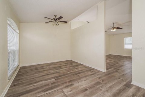 Villa ou maison à louer à Winter Haven, Floride: 3 chambres, 173.17 m2 № 2383522 - photo 3