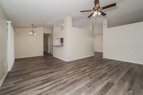 Villa ou maison à louer à Winter Haven, Floride: 3 chambres, 173.17 m2 № 2383522 - photo 9