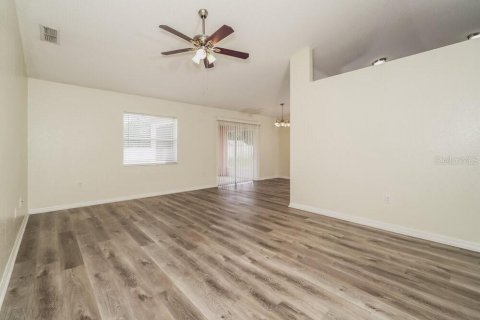 Villa ou maison à louer à Winter Haven, Floride: 3 chambres, 173.17 m2 № 2383522 - photo 8