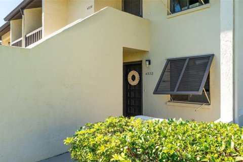 Купить кондоминиум в Сарасота, Флорида 6 комнат, 102.94м2, № 1558397 - фото 2