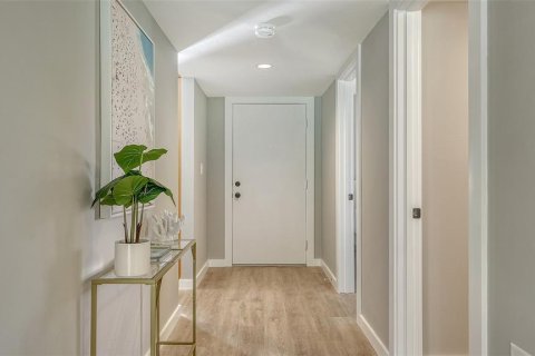 Купить кондоминиум в Сарасота, Флорида 6 комнат, 102.94м2, № 1558397 - фото 4