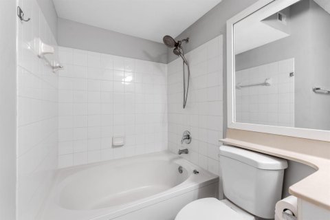 Condo in Boynton Beach, Florida, 2 bedrooms № 2283198 - photo 14