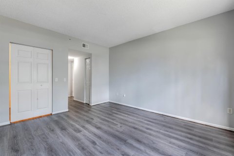 Condo in Boynton Beach, Florida, 2 bedrooms № 2283198 - photo 9