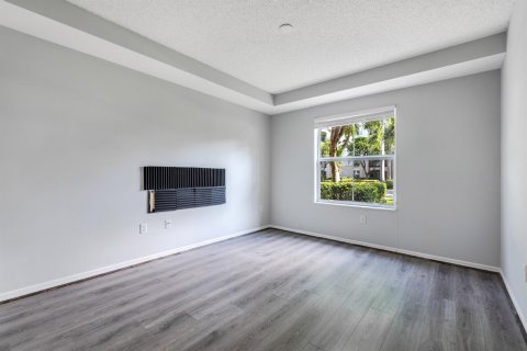 Condo in Boynton Beach, Florida, 2 bedrooms № 2283198 - photo 16