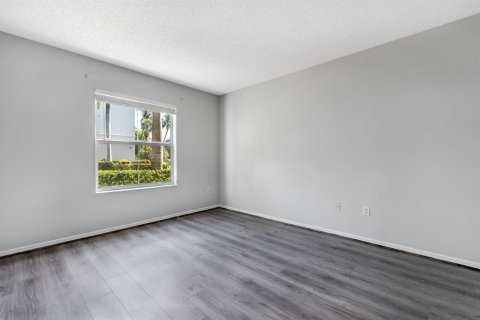 Condo in Boynton Beach, Florida, 2 bedrooms № 2283198 - photo 8