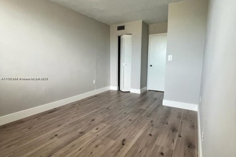 Condo in Plantation, Florida, 2 bedrooms  № 1867515 - photo 10