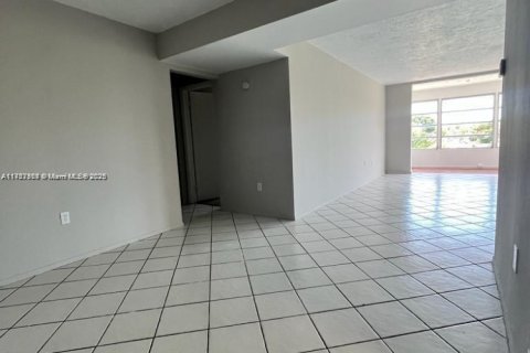 Condo in Plantation, Florida, 2 bedrooms  № 1867515 - photo 3