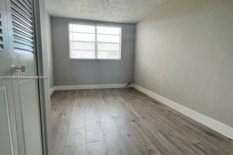 Condo in Plantation, Florida, 2 bedrooms  № 1867515 - photo 12