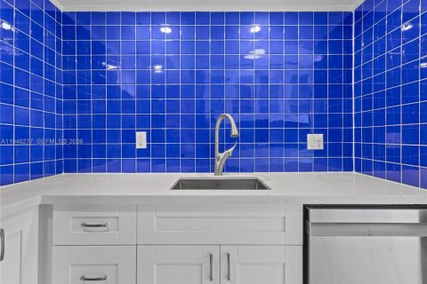 Condo in Key Biscayne, Florida, 2 bedrooms  № 2003041 - photo 14