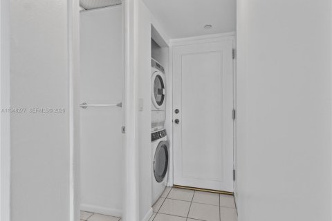 Condo in Key Biscayne, Florida, 2 bedrooms  № 2003041 - photo 28