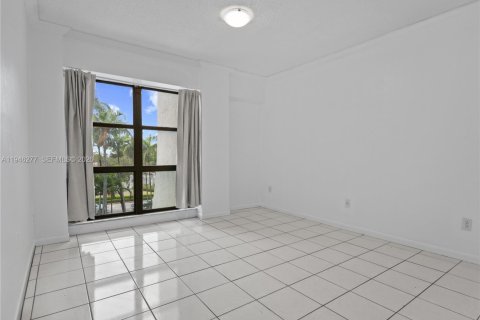 Condo in Key Biscayne, Florida, 2 bedrooms  № 2003041 - photo 24