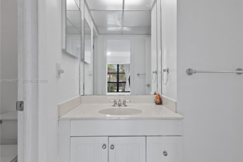 Condo in Key Biscayne, Florida, 2 bedrooms  № 2003041 - photo 26