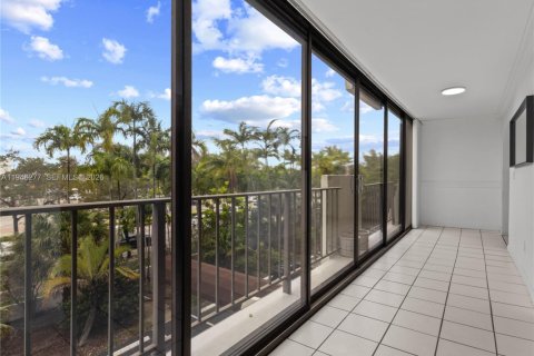 Condo in Key Biscayne, Florida, 2 bedrooms  № 2003041 - photo 17