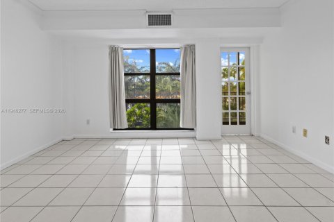 Condo in Key Biscayne, Florida, 2 bedrooms  № 2003041 - photo 18