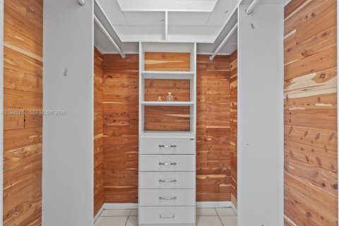 Condo in Key Biscayne, Florida, 2 bedrooms  № 2003041 - photo 21