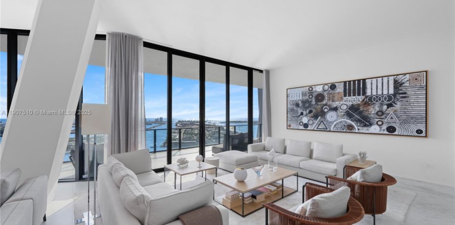 Condo in Miami, Florida, 4 bedrooms  № 1964133