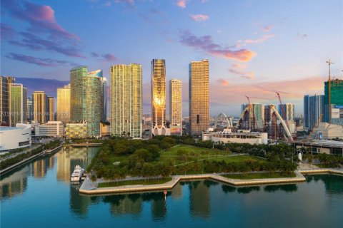 Condo in Miami, Florida, 4 bedrooms  № 1964133 - photo 11