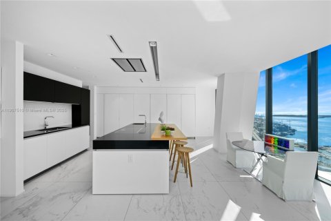 Condo in Miami, Florida, 4 bedrooms  № 1964133 - photo 7
