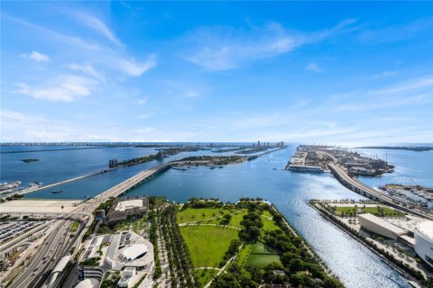 Condo in Miami, Florida, 4 bedrooms  № 1964133 - photo 3