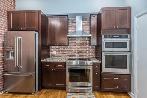 Condo in Saint Petersburg, Florida, 2 bedrooms  № 2198075 - photo 11