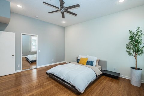 Condo in Saint Petersburg, Florida, 2 bedrooms  № 2198075 - photo 17