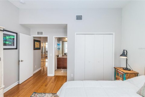 Condo in Saint Petersburg, Florida, 2 bedrooms  № 2198075 - photo 24