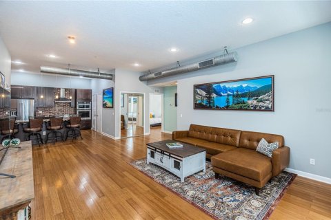 Condo in Saint Petersburg, Florida, 2 bedrooms  № 2198075 - photo 8