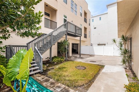 Condo in Saint Petersburg, Florida, 2 bedrooms  № 2198075 - photo 30