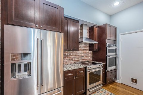Condo in Saint Petersburg, Florida, 2 bedrooms  № 2198075 - photo 12