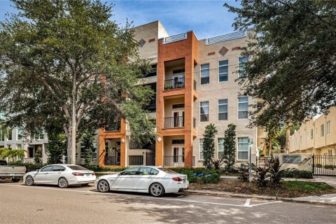Condo in Saint Petersburg, Florida, 2 bedrooms  № 2198075 - photo 2