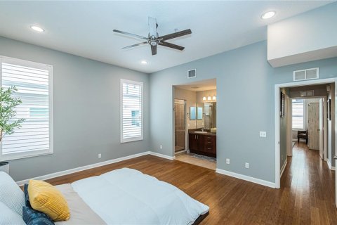 Condo in Saint Petersburg, Florida, 2 bedrooms  № 2198075 - photo 18