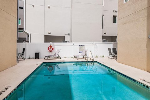 Condo in Saint Petersburg, Florida, 2 bedrooms  № 2198075 - photo 28