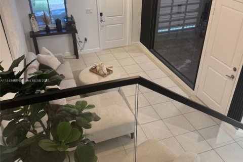 Adosado en alquiler en Miami, Florida, 3 dormitorios, 169.73 m2 № 1942131 - foto 2