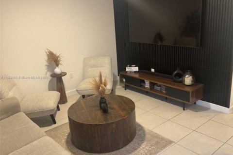Adosado en alquiler en Miami, Florida, 3 dormitorios, 169.73 m2 № 1942131 - foto 17