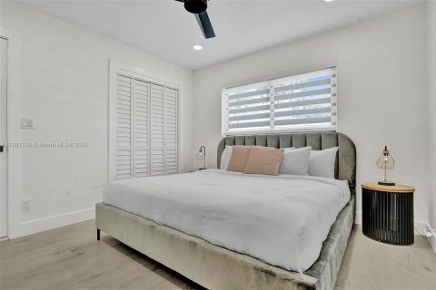 House in Hollywood, Florida 8 bedrooms, 355.35 sq.m. № 2012630 - photo 26