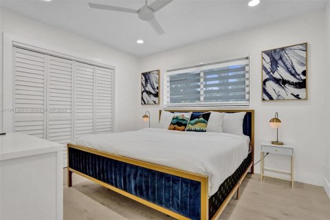 House in Hollywood, Florida 8 bedrooms, 355.35 sq.m. № 2012630 - photo 29