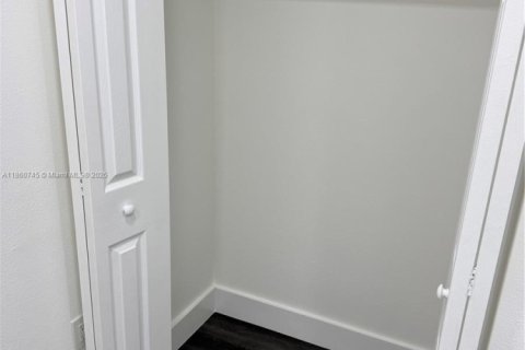 Villa ou maison à louer à Miami, Floride: 1 chambre, 84.73 m2 № 1957796 - photo 8