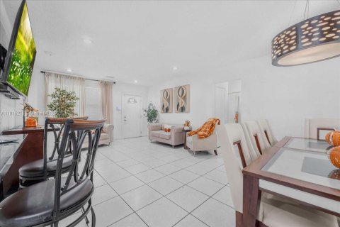 House in North Miami Beach, Florida 3 bedrooms, 113.34 sq.m. № 2055210 - photo 30