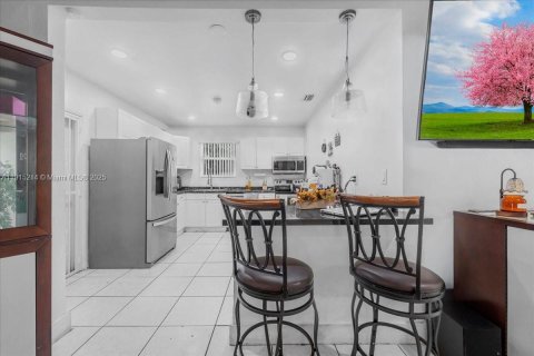 House in North Miami Beach, Florida 3 bedrooms, 113.34 sq.m. № 2055210 - photo 22