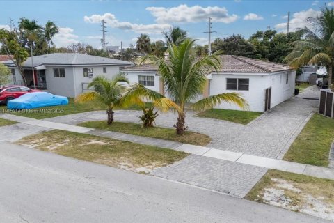House in North Miami Beach, Florida 3 bedrooms, 113.34 sq.m. № 2055210 - photo 7